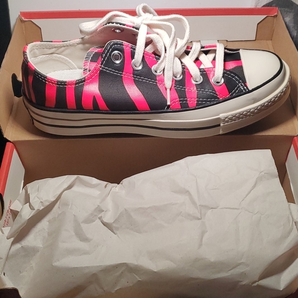 Shoes - Picture 2 of 4